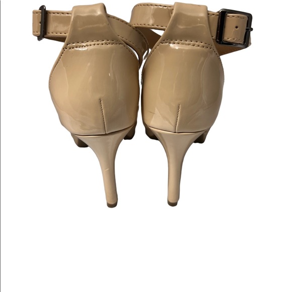 Daisy Fuentes Patent Faux Leather Strappy High Heel Sandal Size 7 - Picture 3 of 8